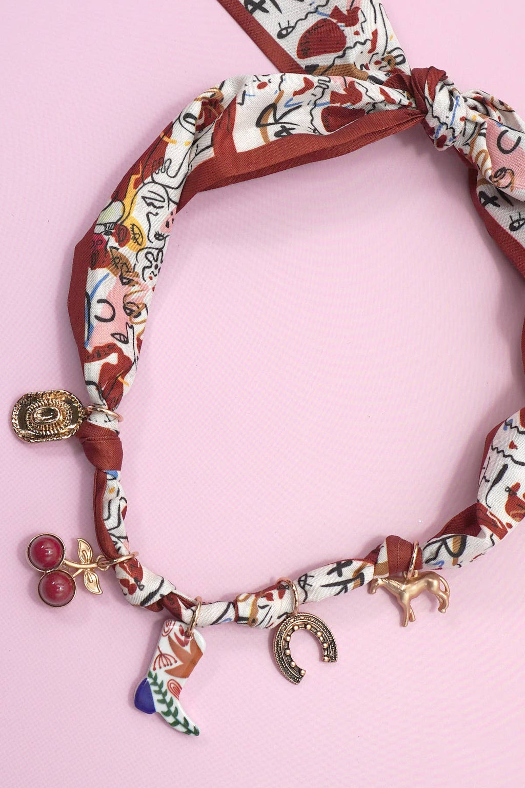 SCARF CHARM NECKLACE-BOOT CHERRY HORSESHOE HAT | 80N92393: GOLD