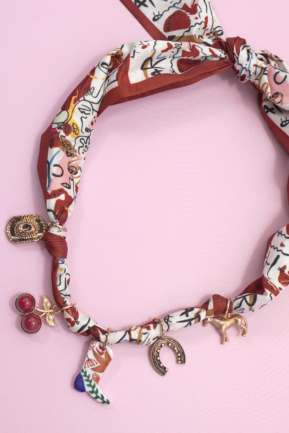 SCARF CHARM NECKLACE-BOOT CHERRY HORSESHOE HAT | 80N92393: GOLD